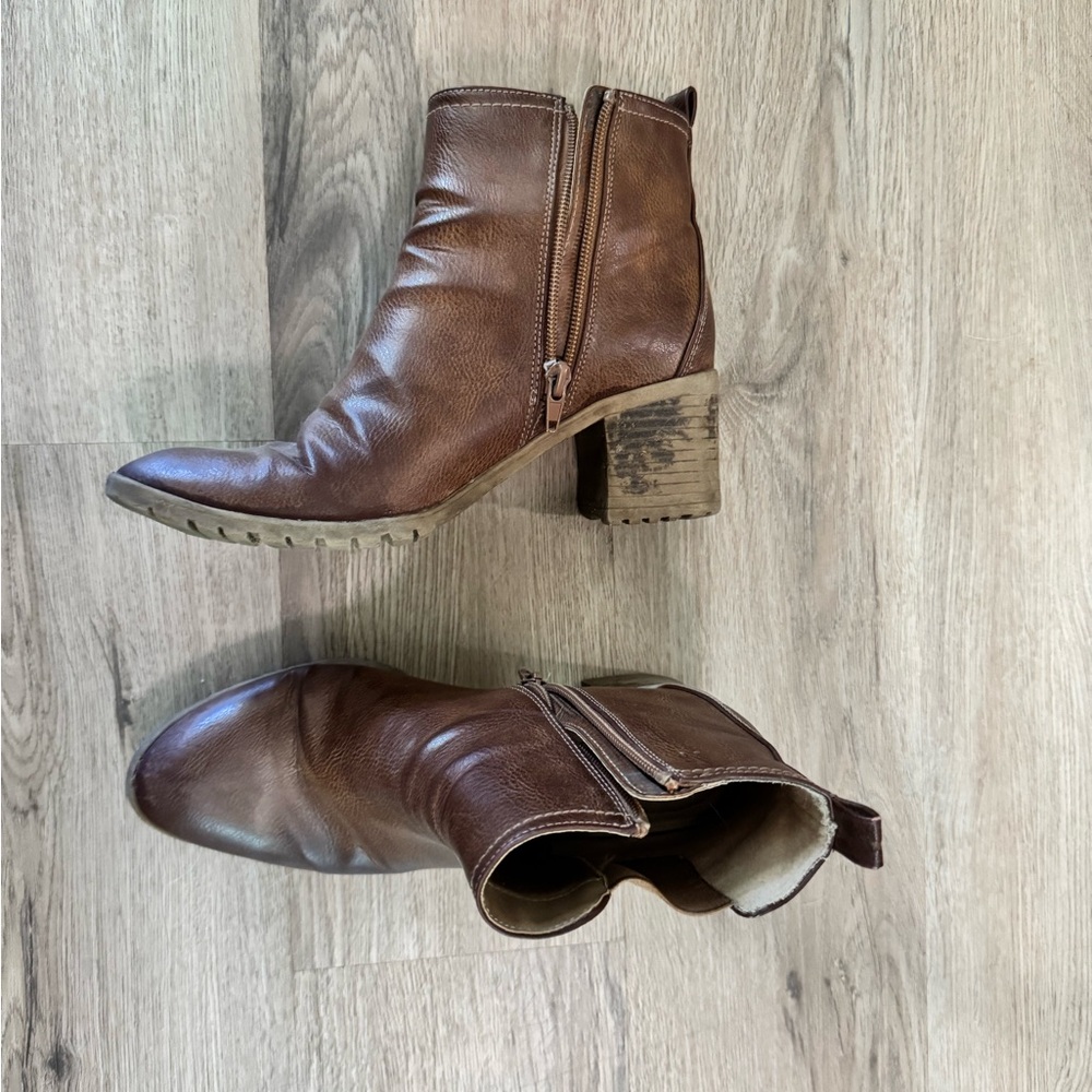 Life Stride Brown Ankle Boots with Classic Design